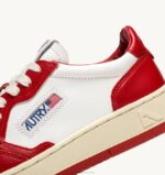 homens tênis baixo medalhista bicolor em couro branco e vermelho Autry 86XF19 - Image 6