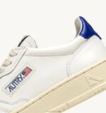 homens tênis baixo medalhista em couro branco e azul príncipe Autry 86XF4 - Image 6
