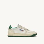 homens tênis cano baixo super vintage em couro branco marfim e verde Autry 86XF64